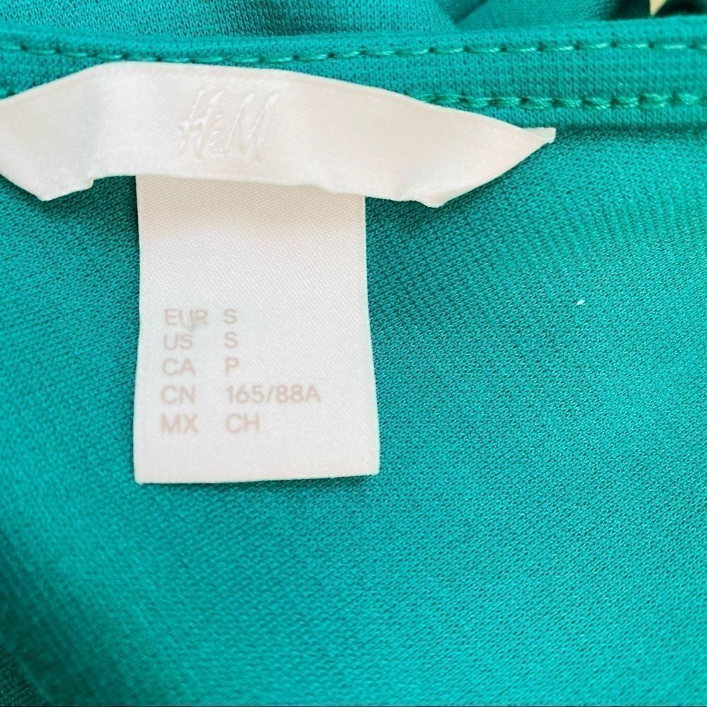 H&M Fit and Flare V-Neck Dress - Picture 3 of 5